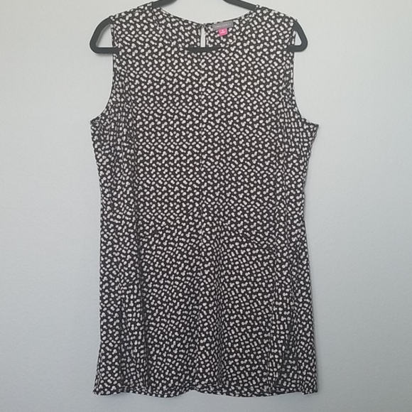 Vince Camuto Tops - Vince Camuto 1X sleeveless dot tunic top